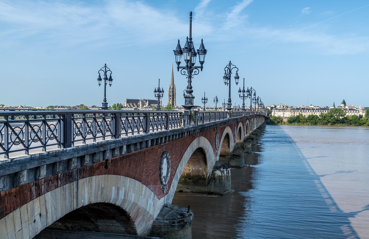 1 - Bordeaux ©Jane & Amp Tony Ackerley