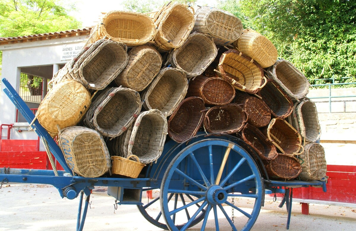 Fete de la Vannerie Charrette Avec paniers en Osiers